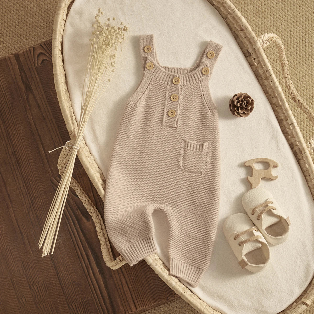 Gebreide Baby Overal – Mouwloze Jumpsuit met Knoopjes
