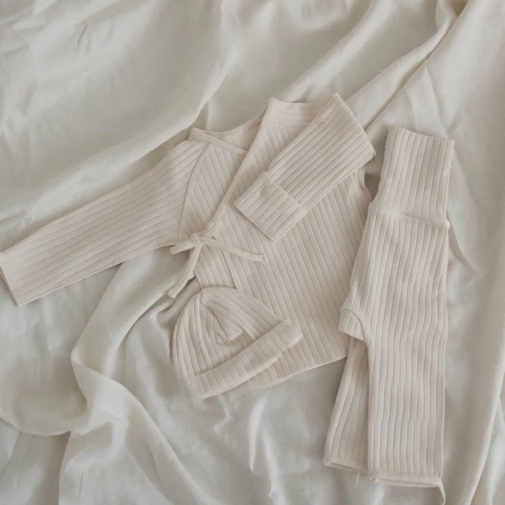 3-Delige Baby Set – Geribde Top, Broek & Mutsje – Comfortabel & Casual
